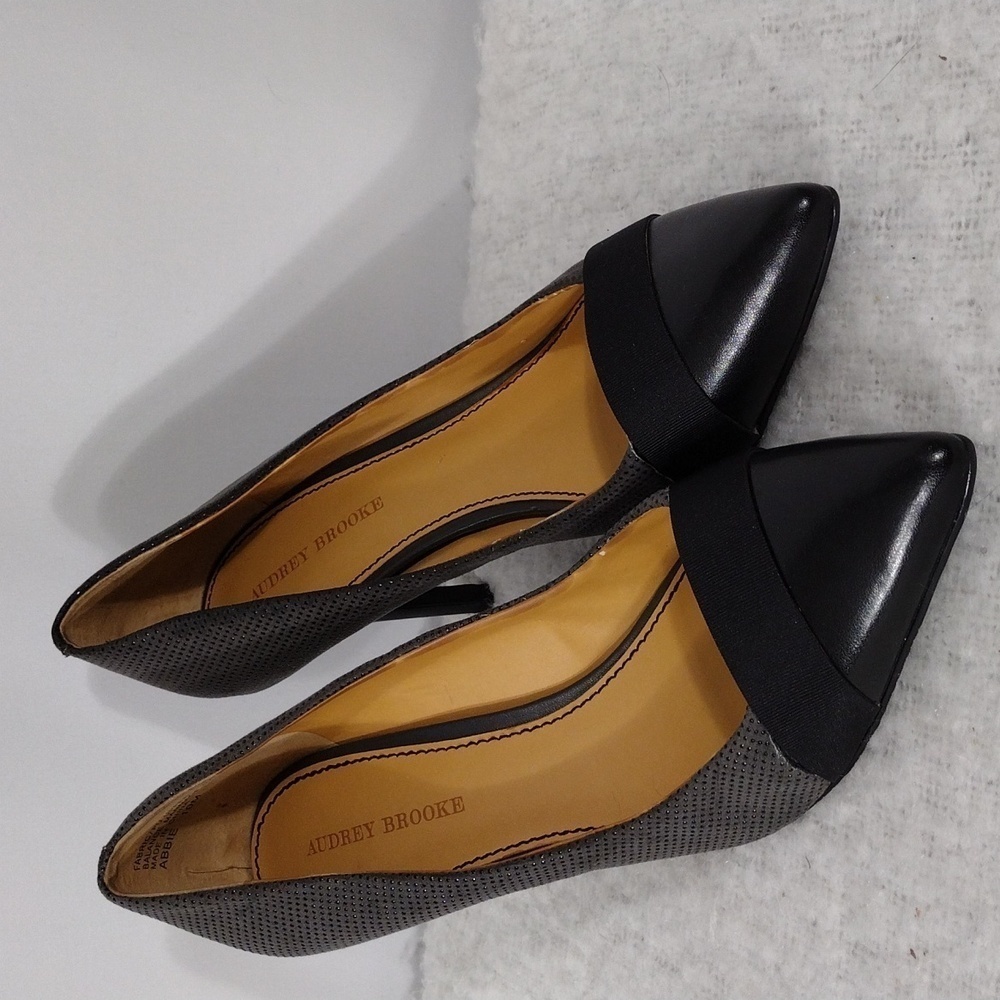 EUC AUDREY BROOKE ABBIE PUMP Heels Embossed Grey & Black Size 10M